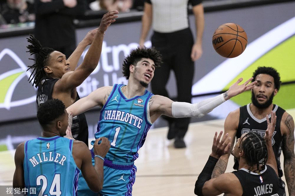 为球迷们带 为球迷们带